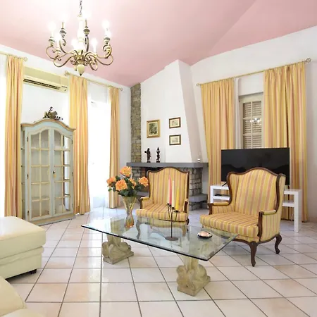 Gorgeous In With Kitchen Feriehus *