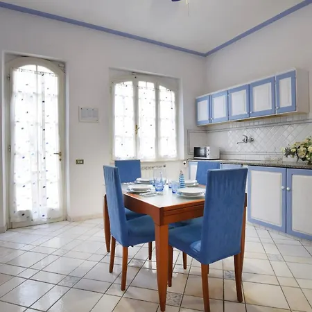 Gorgeous In With Kitchen Feriehus Viareggio